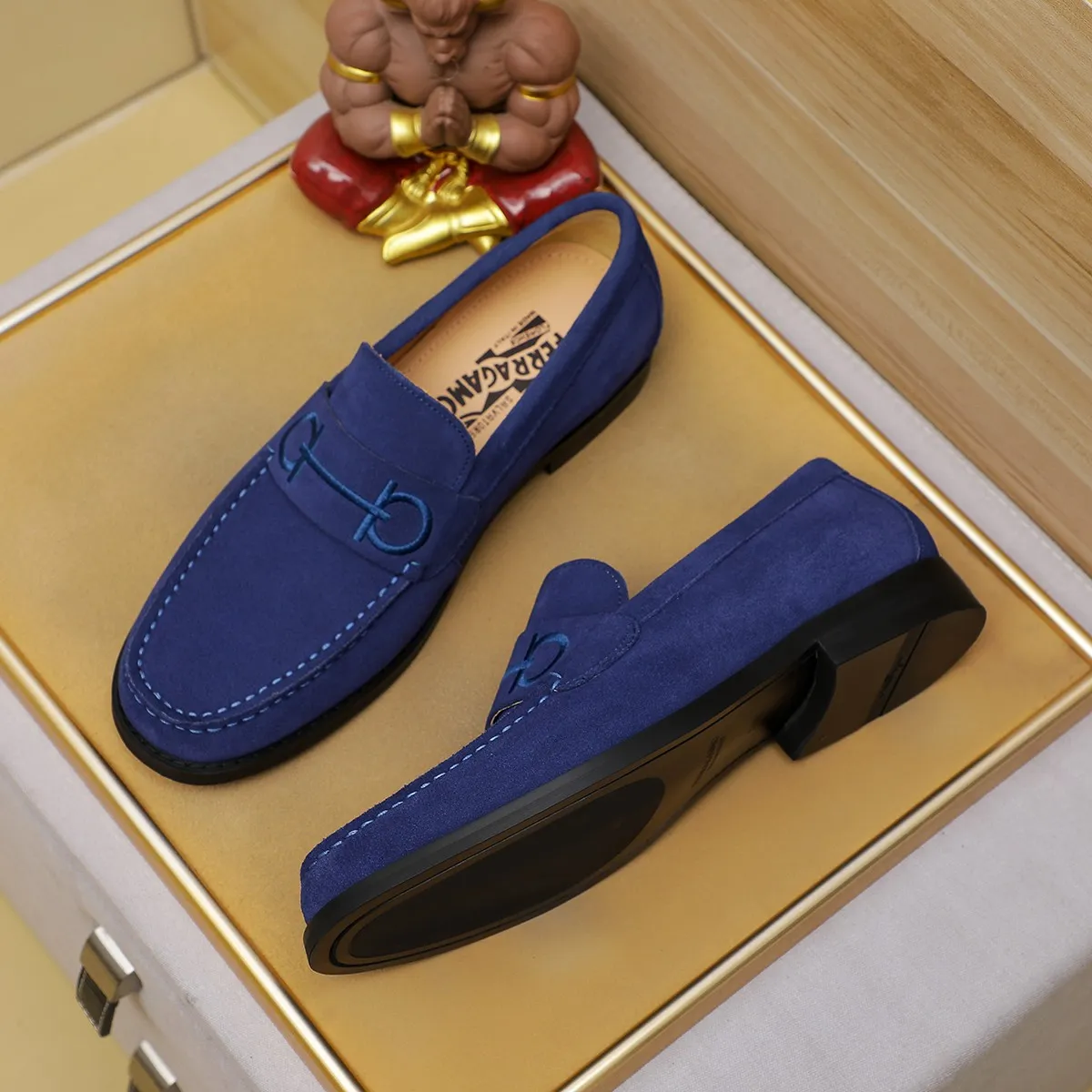 Men's shoes 💰460 🔥 Ferragamo new men's casual slip-on shoes 🇨🇳 Official website original 1:1 mold, original quality 💯 fine workmanship, high-end luxury ☘ The upper is made of imported Italian first-layer cowhide 🌴 Luxurious water dyeing 🐂 Leather lining 🍓 Rubber wear-resistant and non-slip outsole, breathable and comfortable to wear 🍍 The first choice for high-taste men, color optional! Code number 38-44 (45.46. Customized)